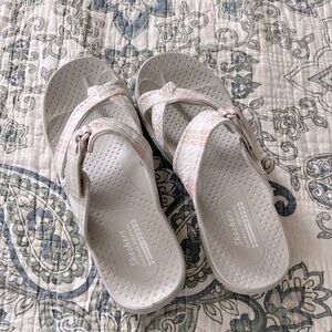 Skechers Foamies natural and pink tartan size 8.